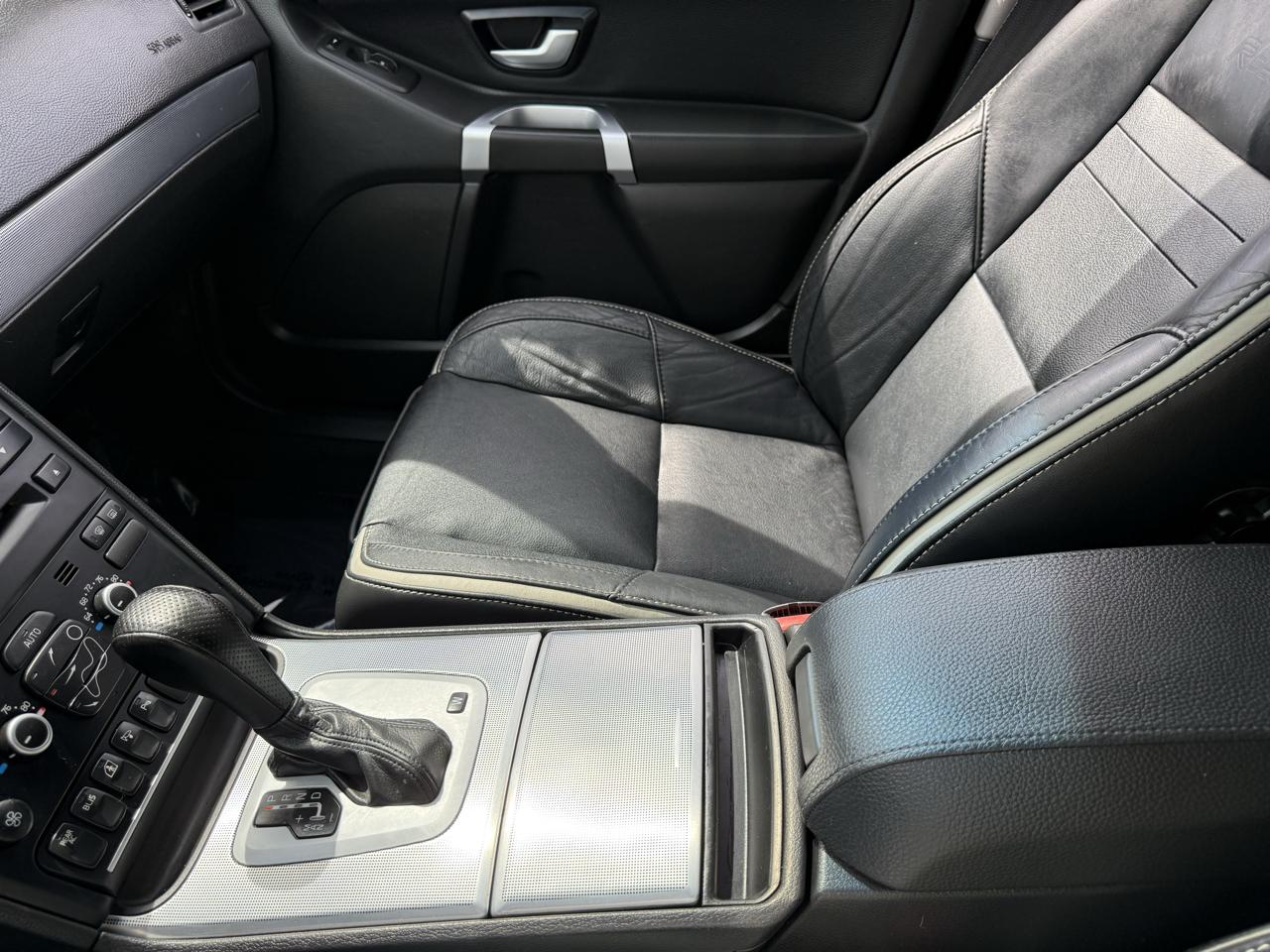 Volvo XC90  2010
