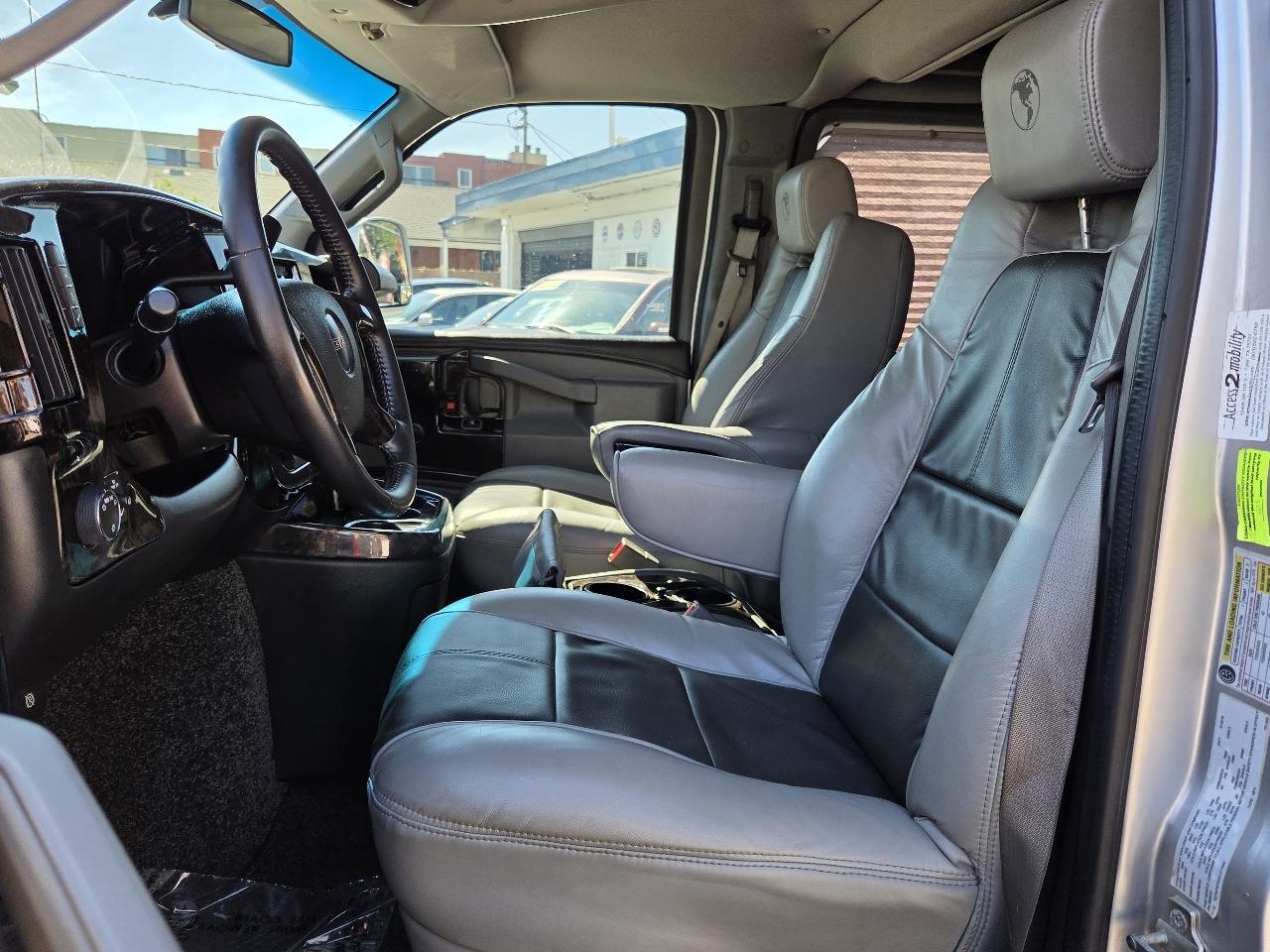 GMC Savana photo 3