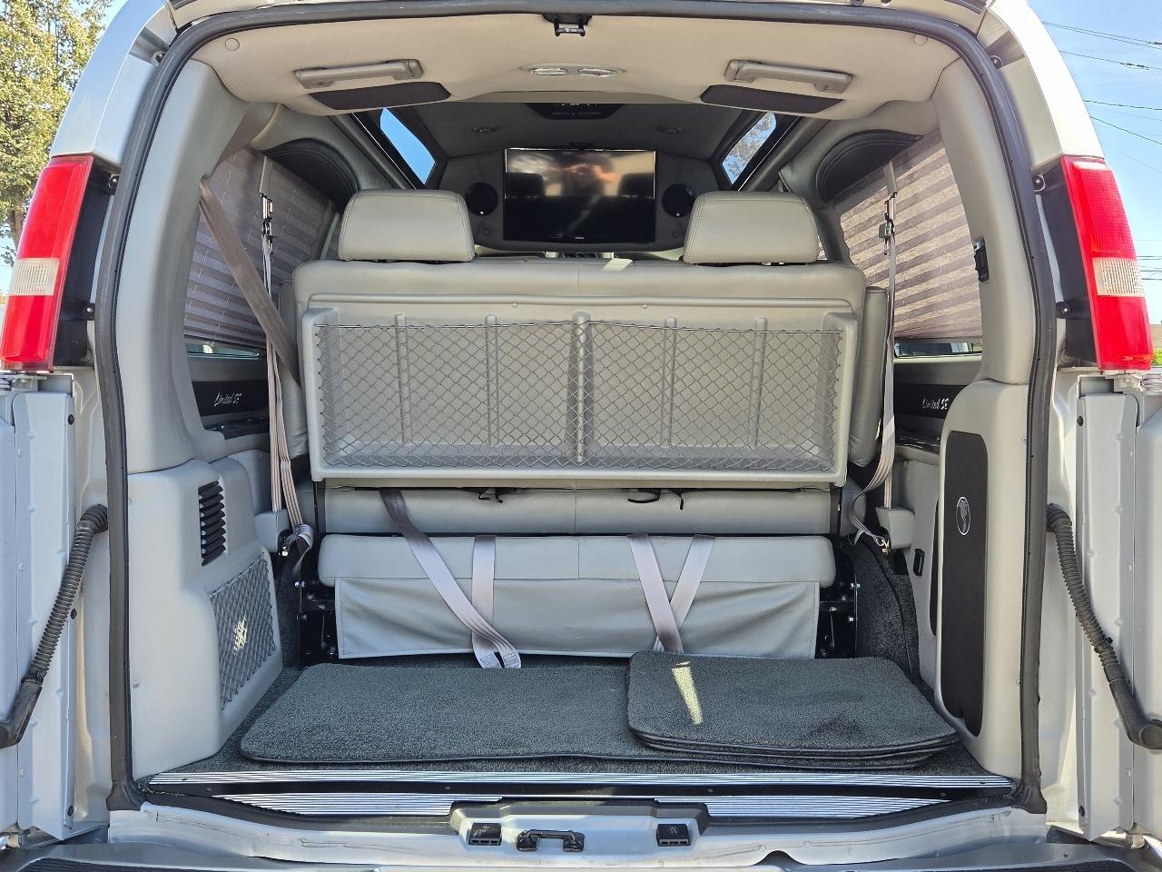 GMC Savana photo 5