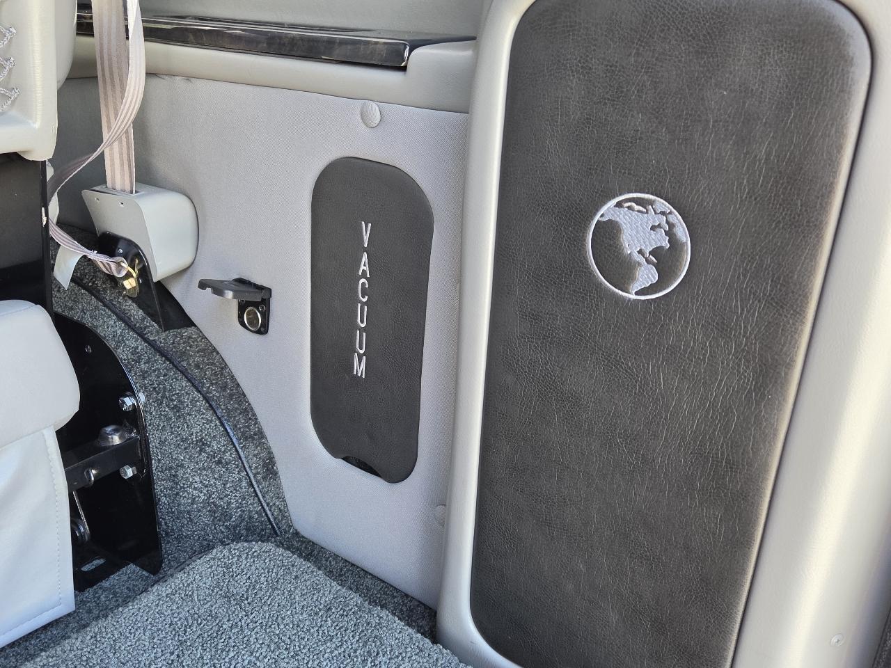 GMC Savana photo 8