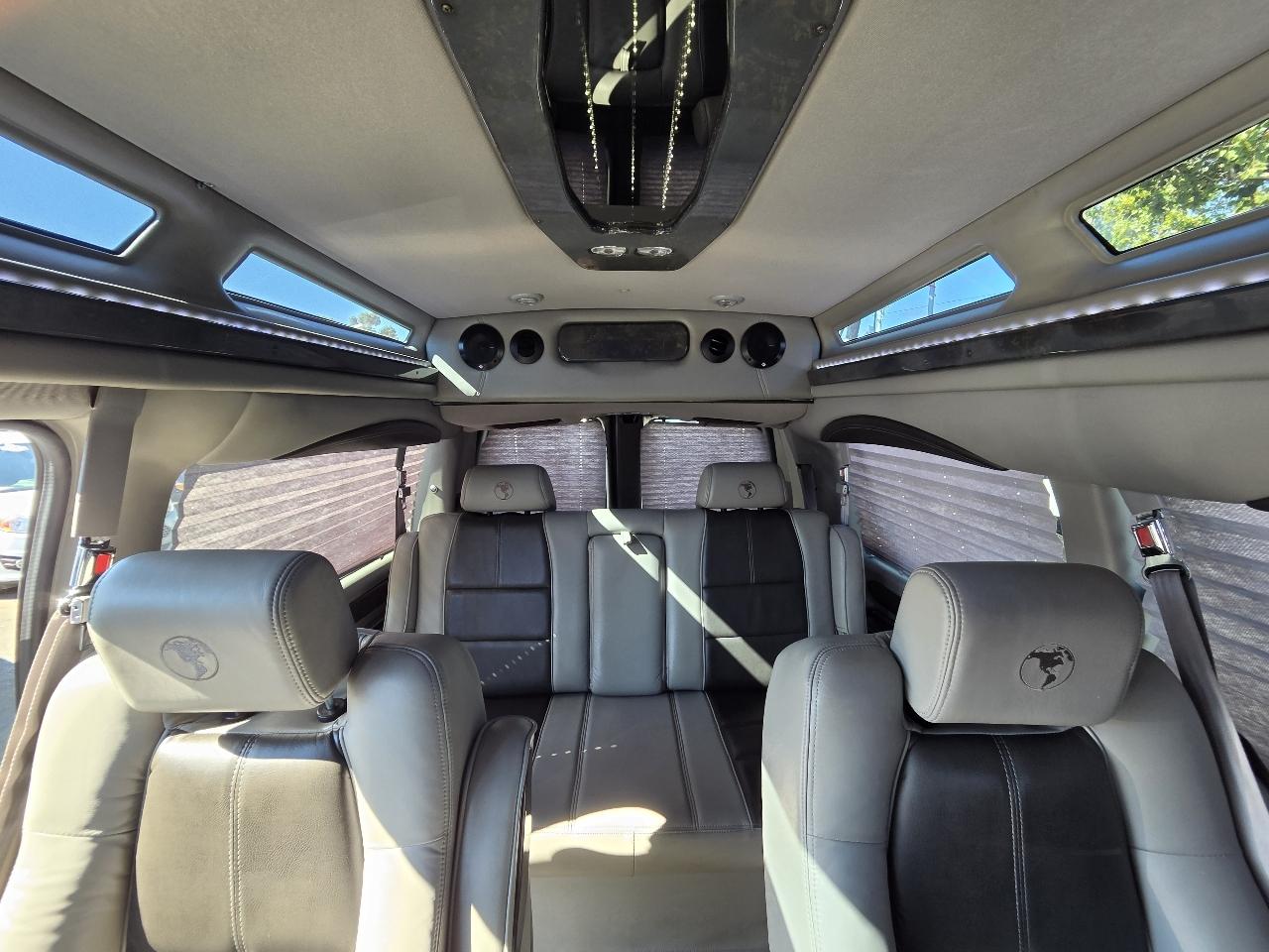 GMC Savana photo 11