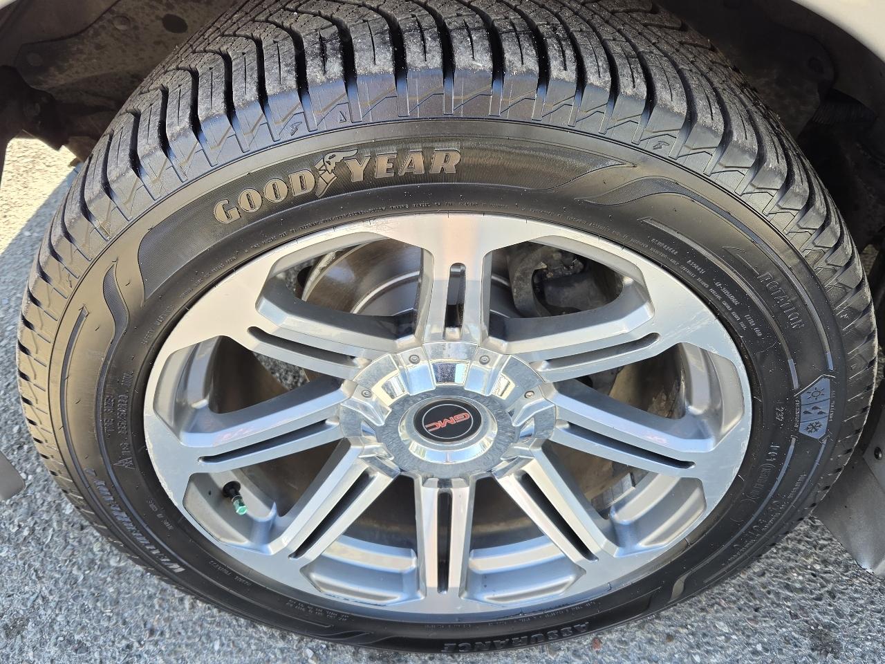 GMC Savana photo 18