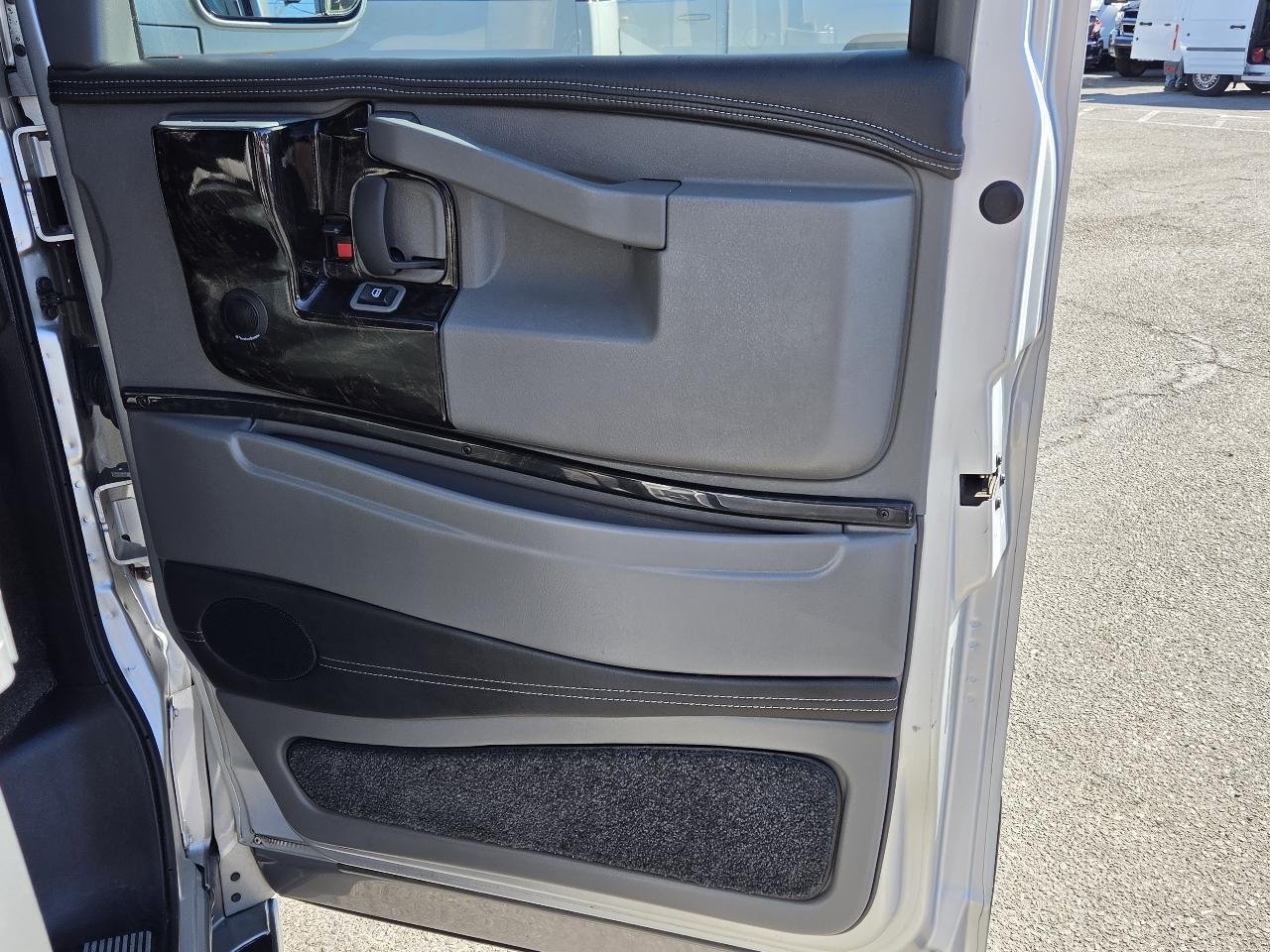 GMC Savana photo 39