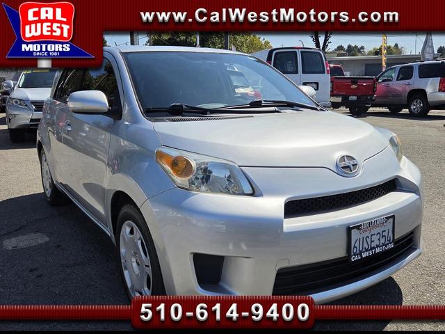 Classic Silver Metallic 2012 Scion xD Hatchback Front-Wheel Drive 4-Speed Automatic