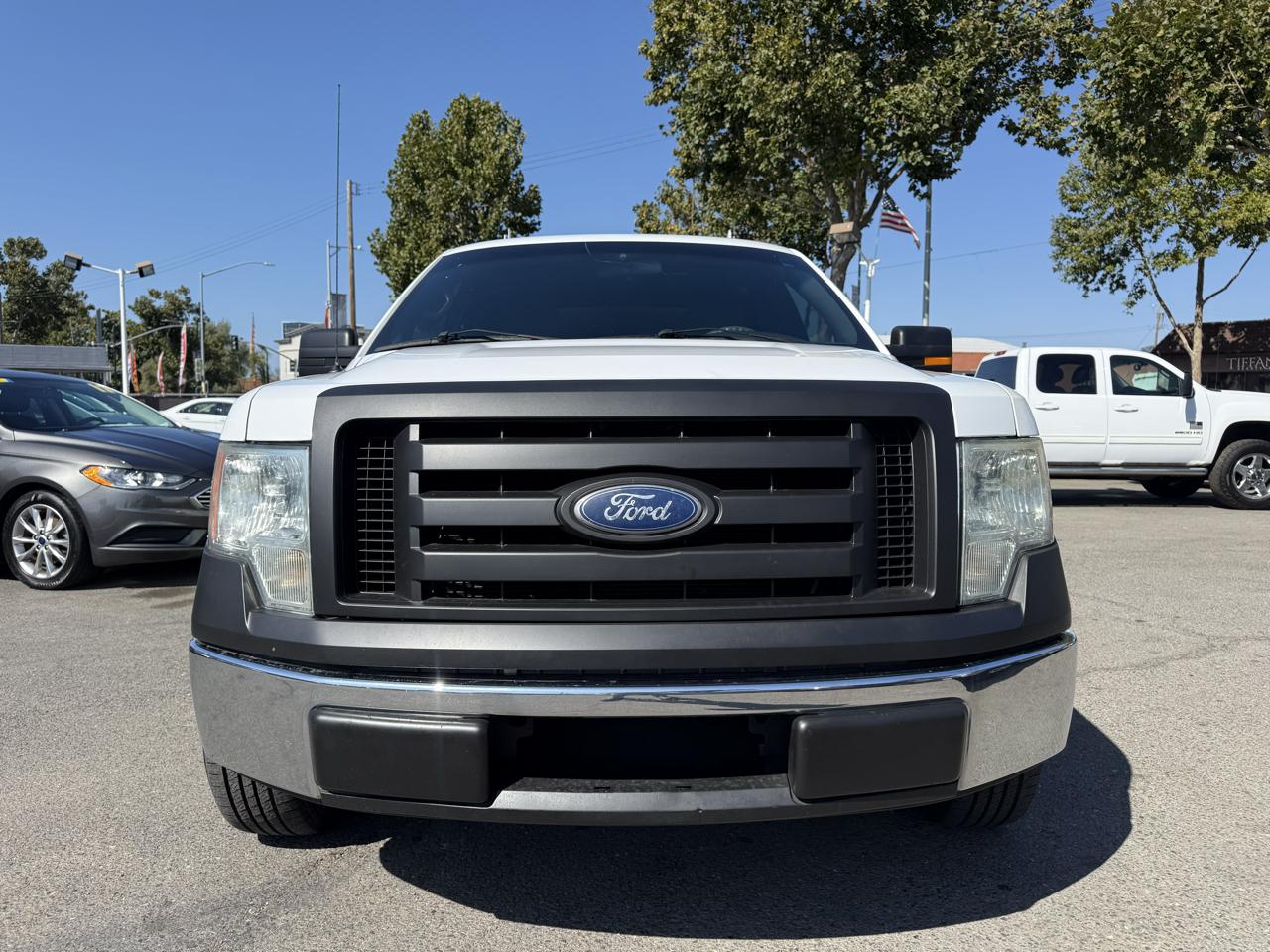 Ford F-150 photo 2