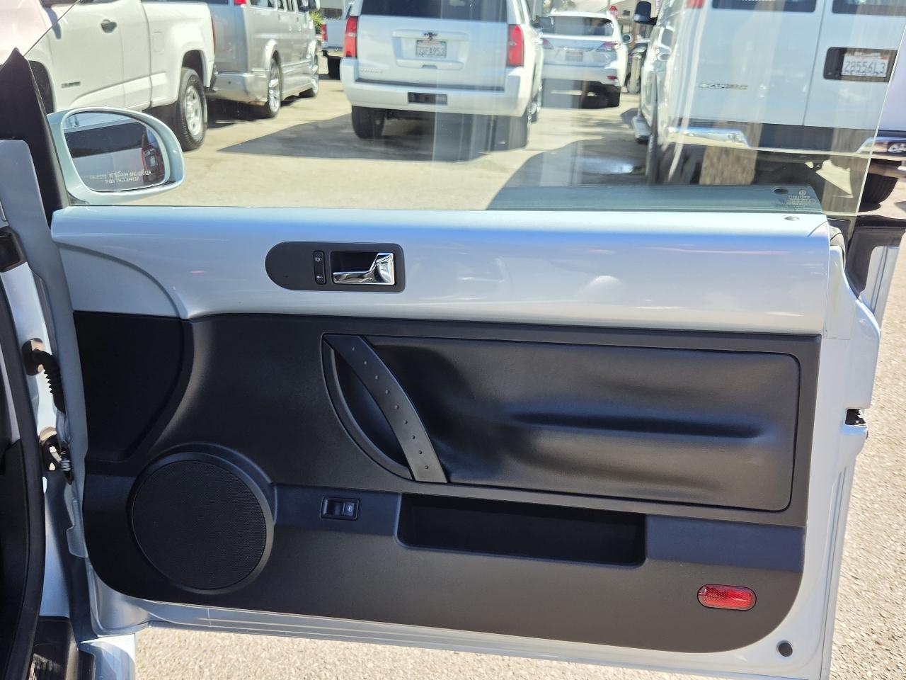 Volkswagen New Beetle Convertible  2009