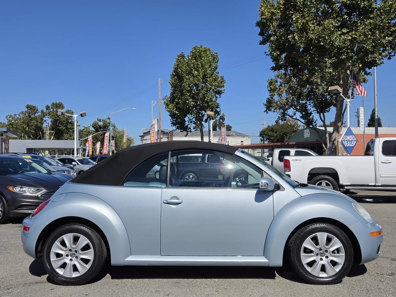 Volkswagen New Beetle Convertible  2009