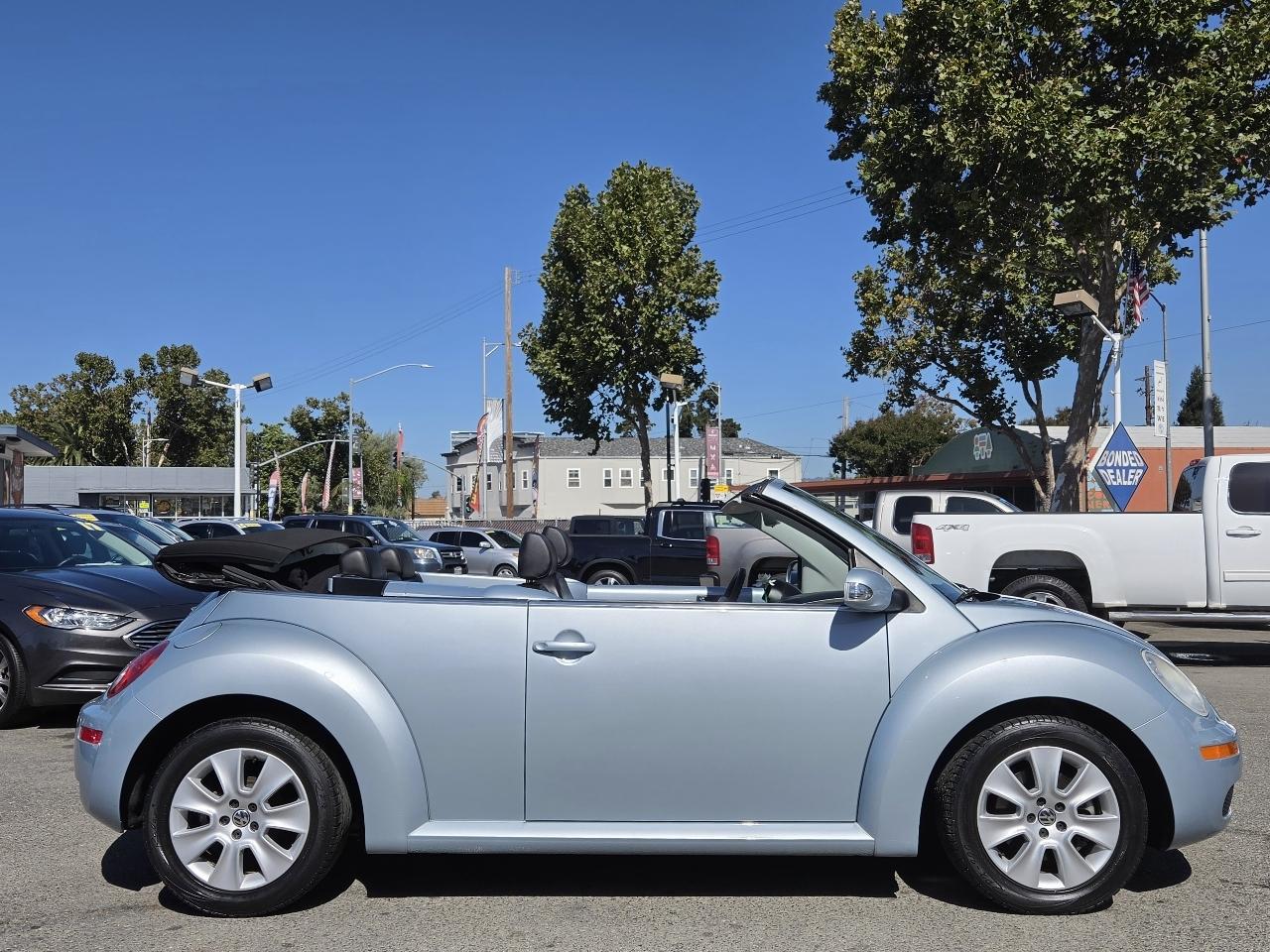 Volkswagen New Beetle Convertible  2009