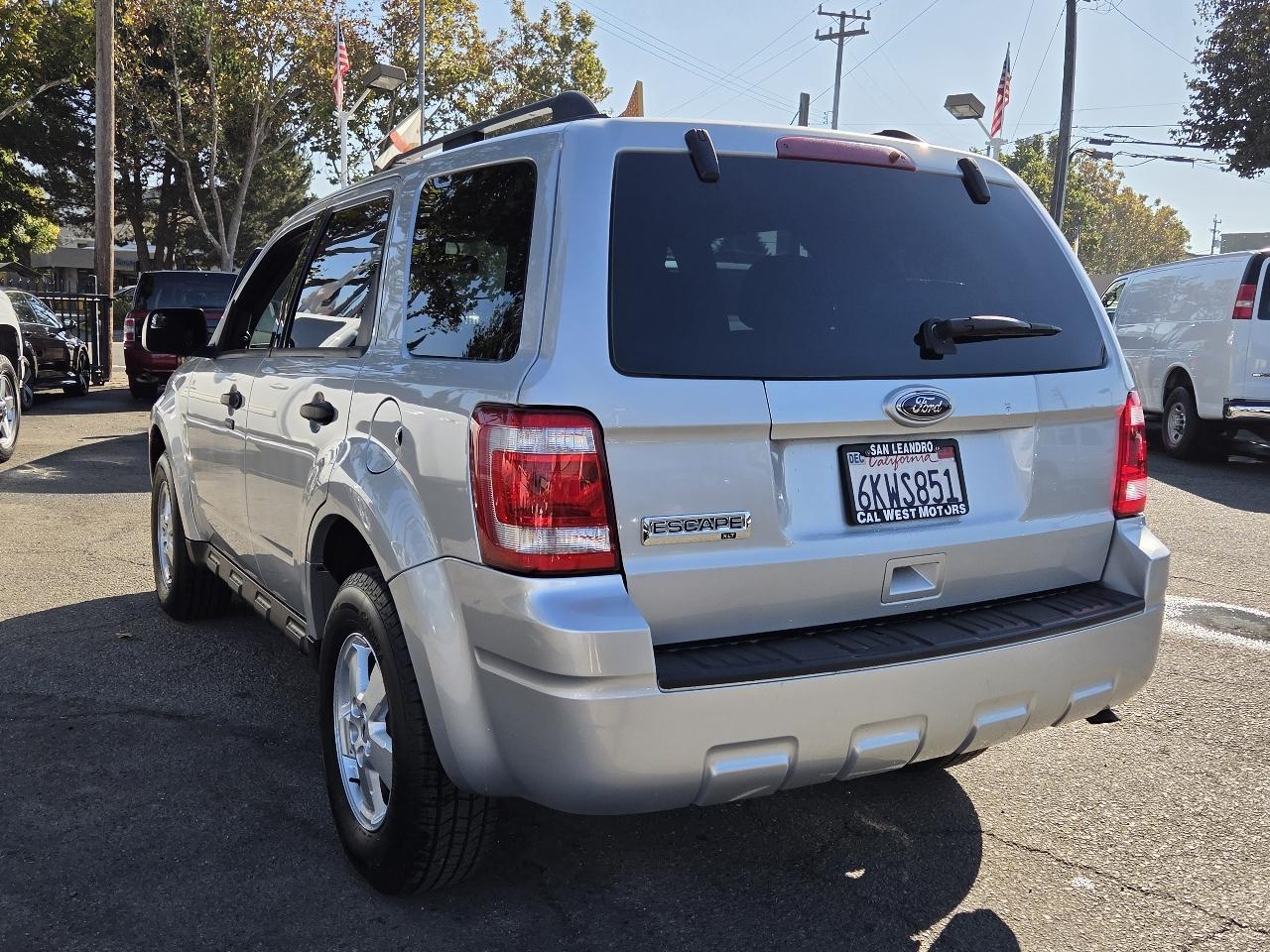 Ford Escape photo 2