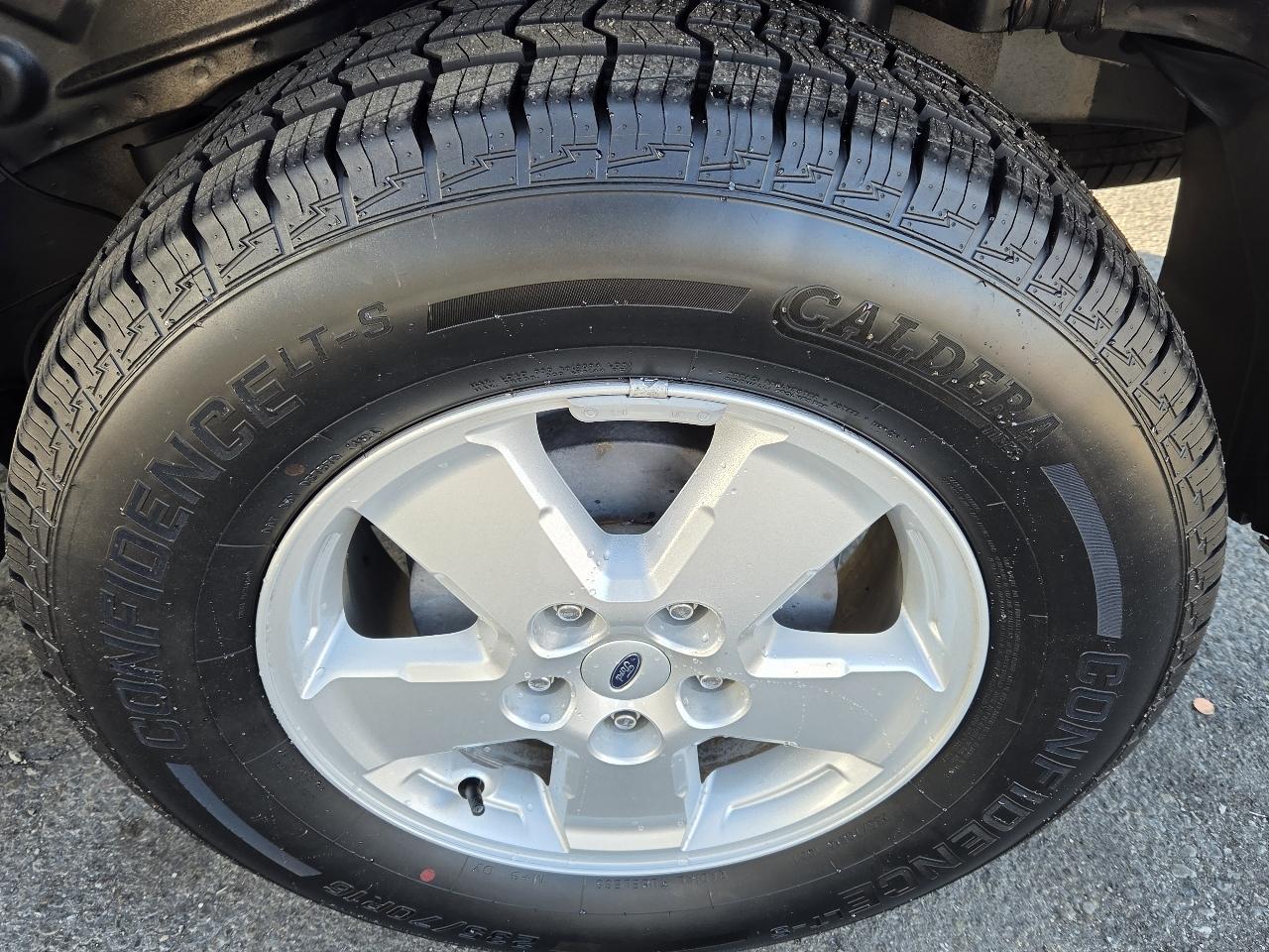 Ford Escape photo 12