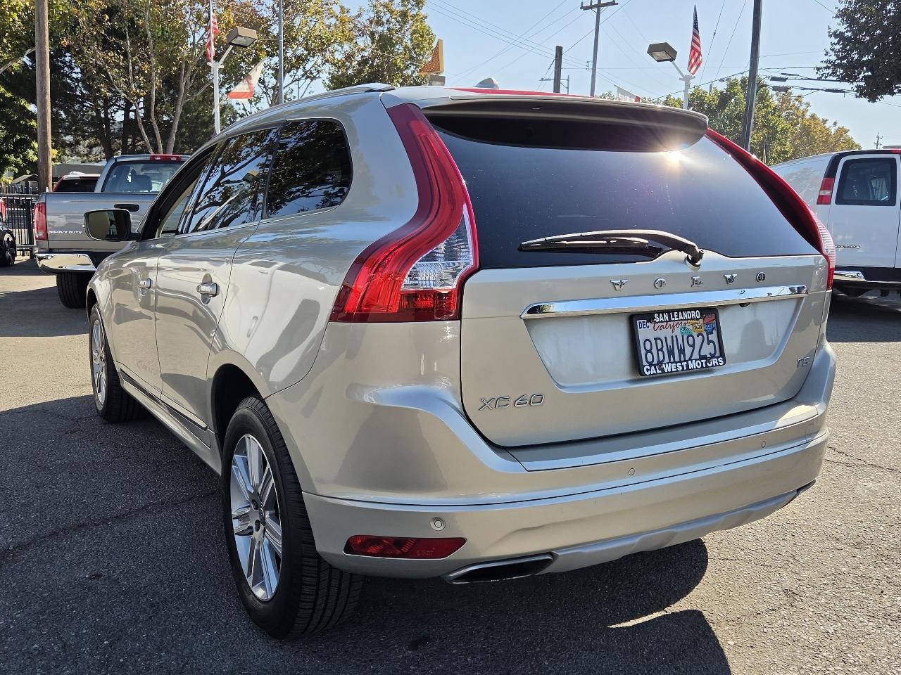 Volvo XC60 photo 2