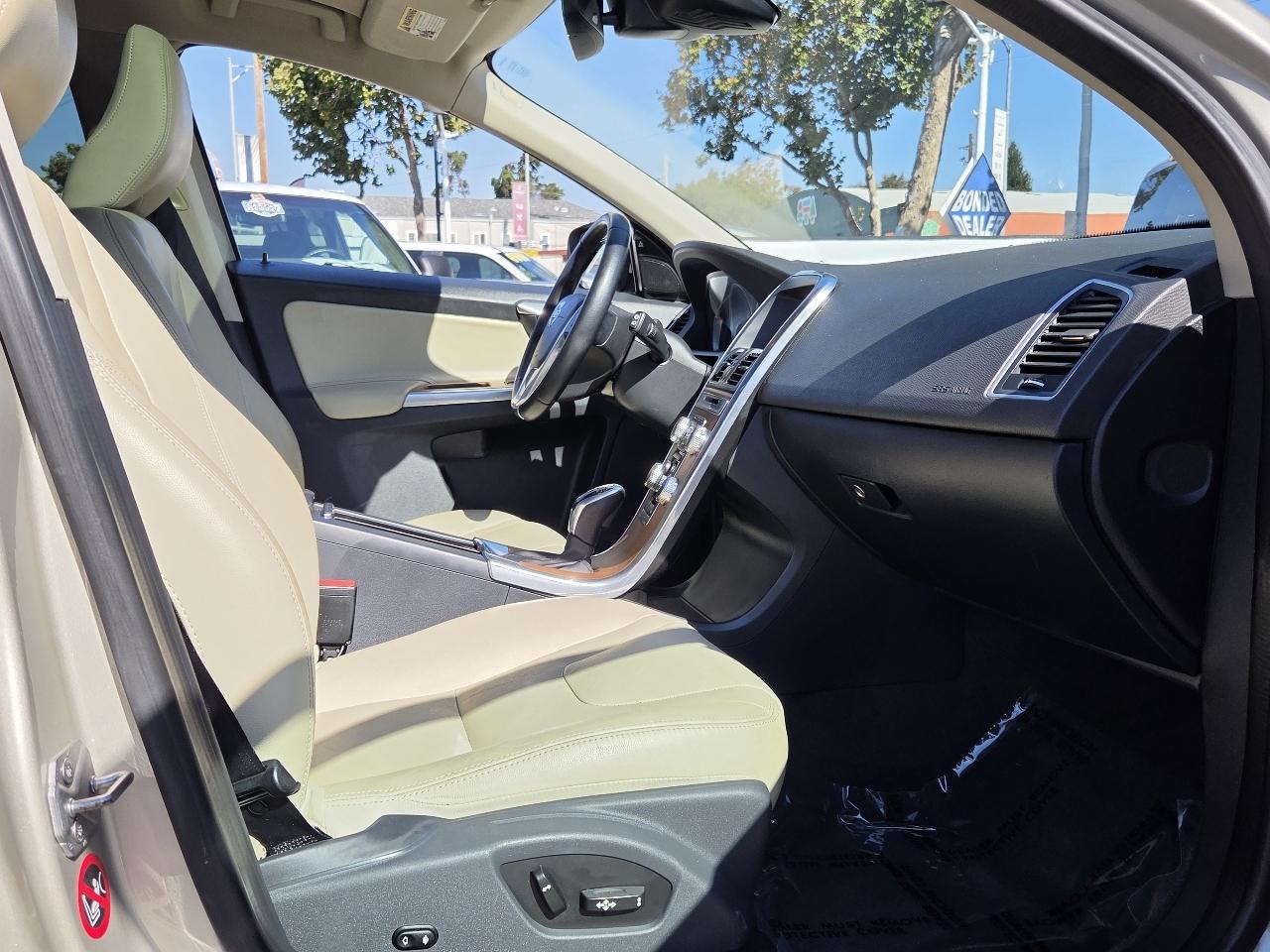 Volvo XC60 photo 8