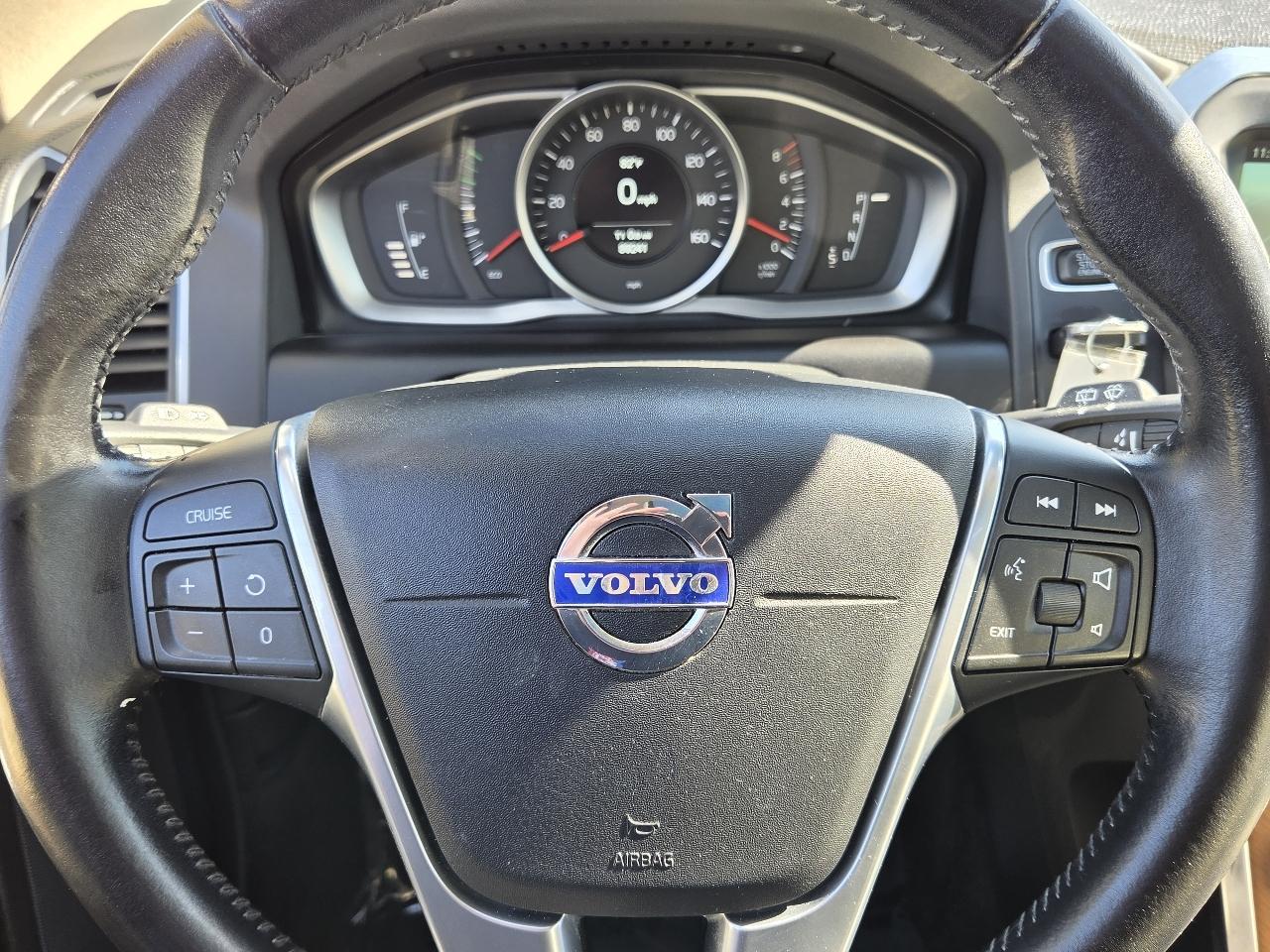 Volvo XC60 photo 16