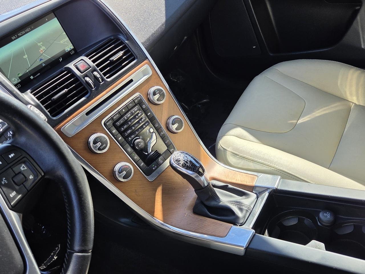 Volvo XC60 photo 18