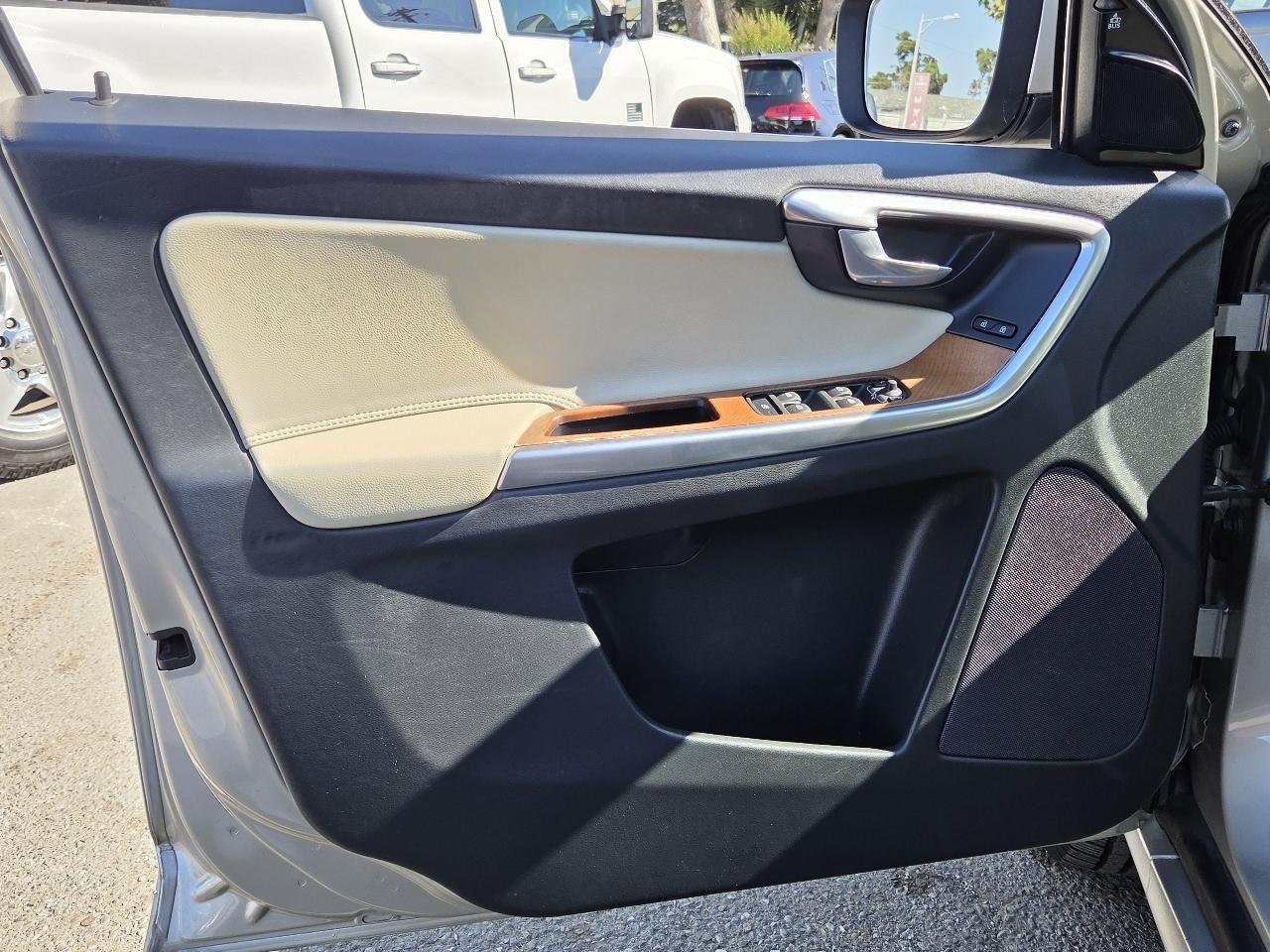 Volvo XC60 photo 28