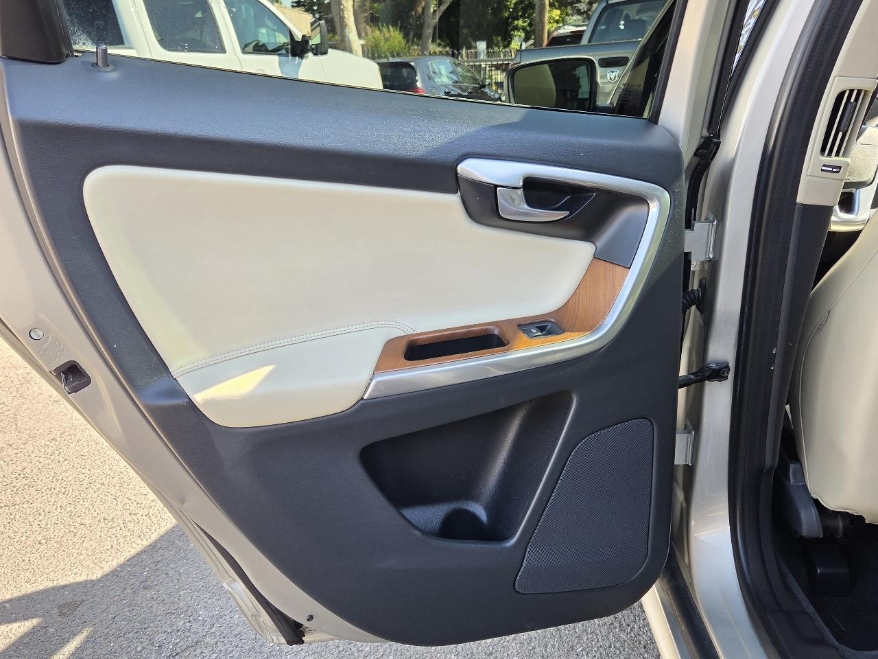 Volvo XC60 photo 29