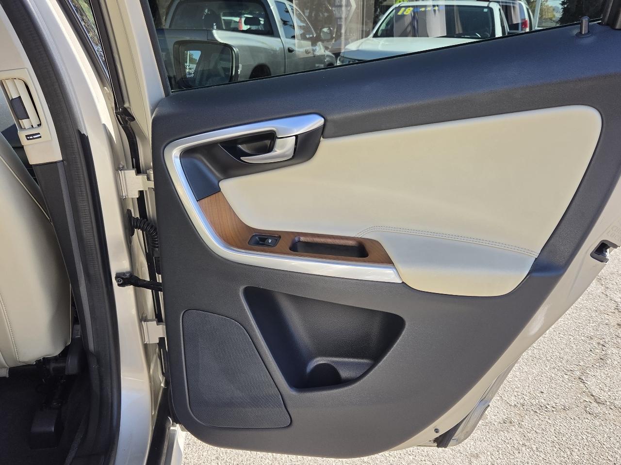 Volvo XC60 photo 30