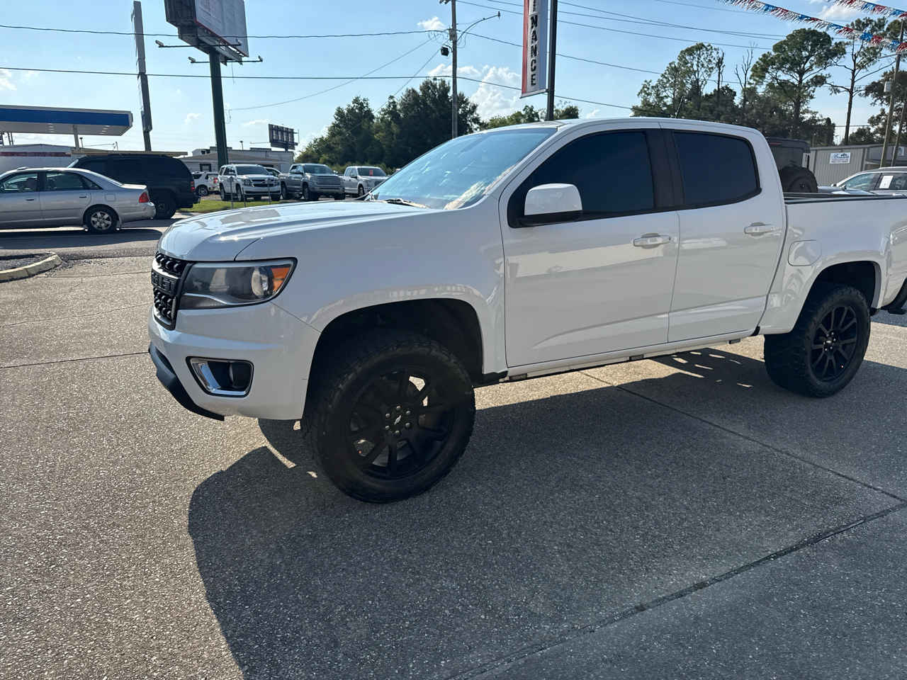 2020 Chevrolet Colorado LT photo 2