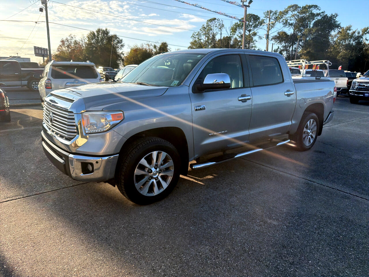 Toyota Tundra Limited 5.7L FFV CrewMax 4WD 2017