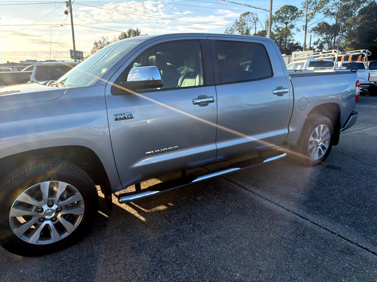 Toyota Tundra Limited 5.7L FFV CrewMax 4WD 2017