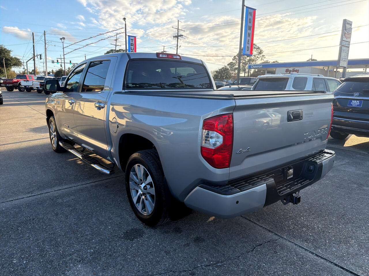 Toyota Tundra Limited 5.7L FFV CrewMax 4WD 2017