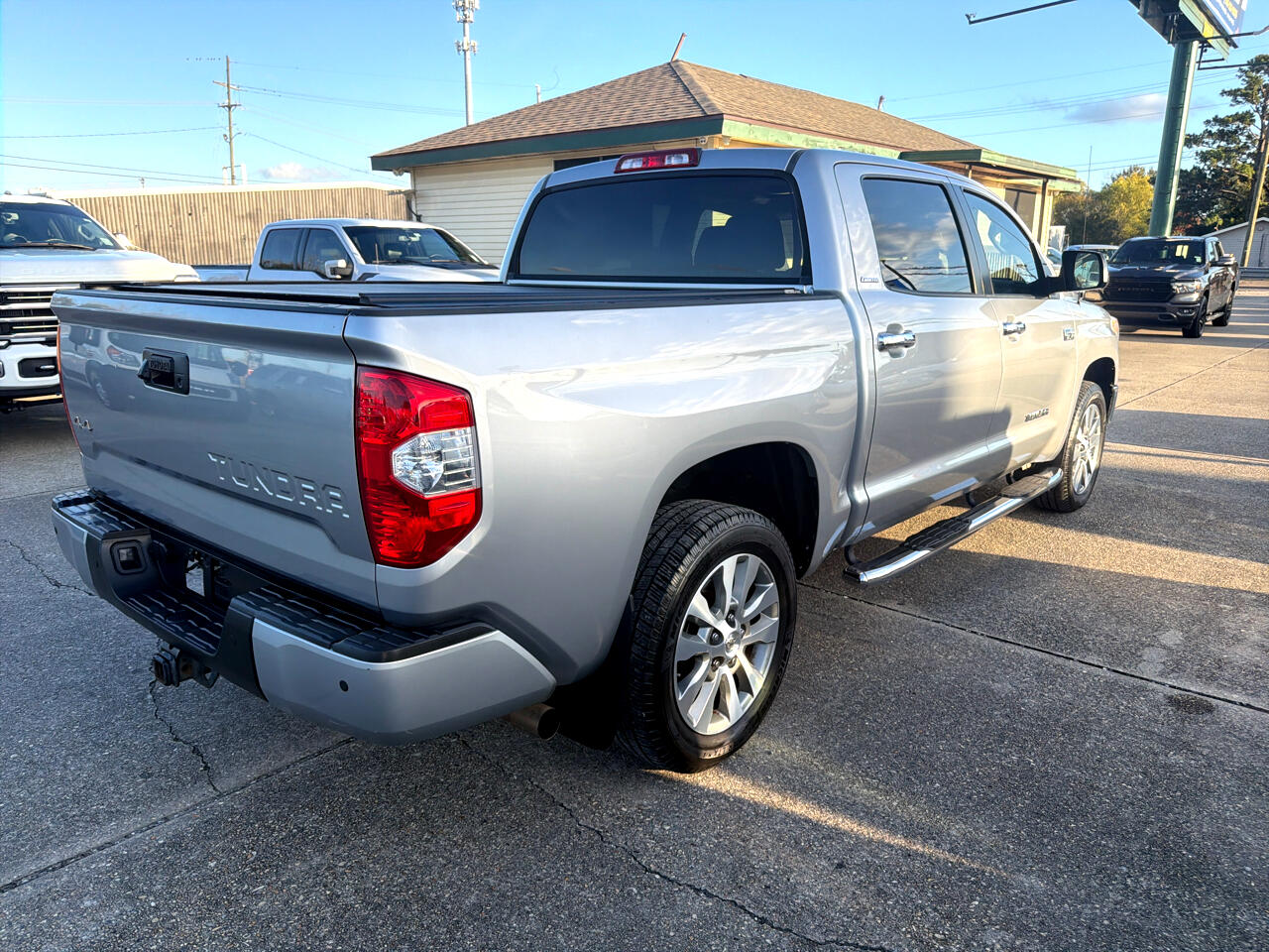 Toyota Tundra Limited 5.7L FFV CrewMax 4WD 2017