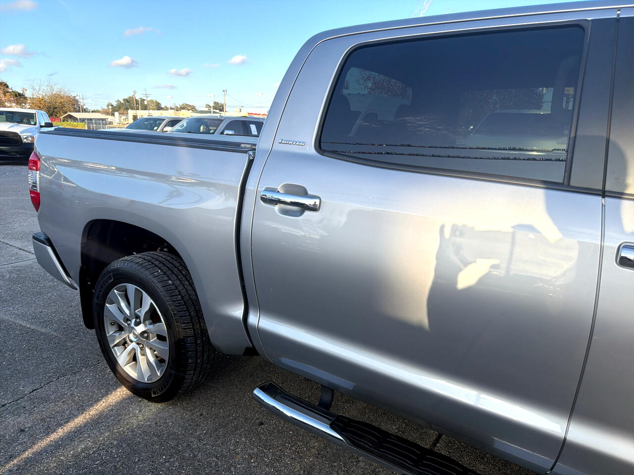 Toyota Tundra Limited 5.7L FFV CrewMax 4WD 2017