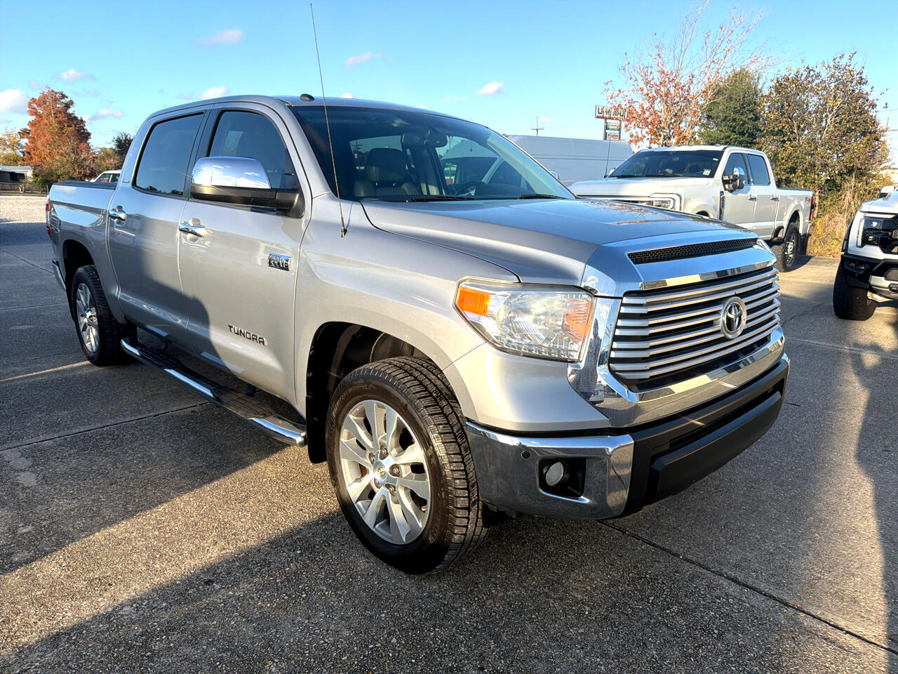 Toyota Tundra Limited 5.7L FFV CrewMax 4WD 2017