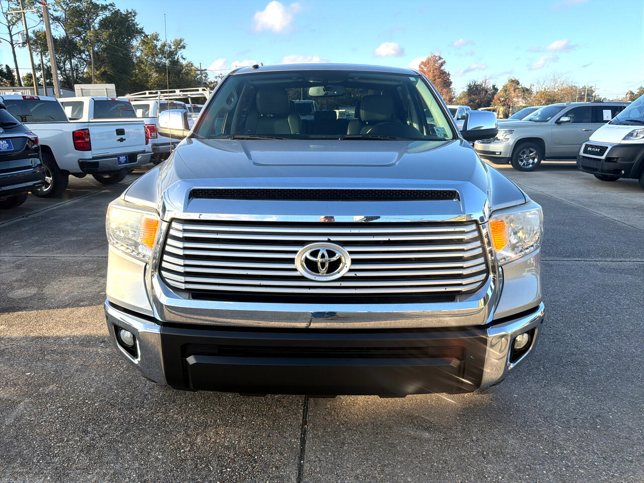 Toyota Tundra Limited 5.7L FFV CrewMax 4WD 2017