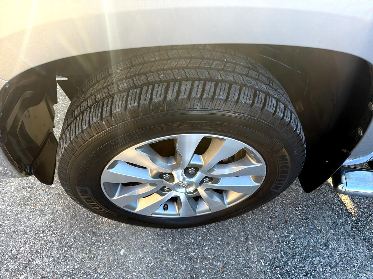 Toyota Tundra Limited 5.7L FFV CrewMax 4WD 2017