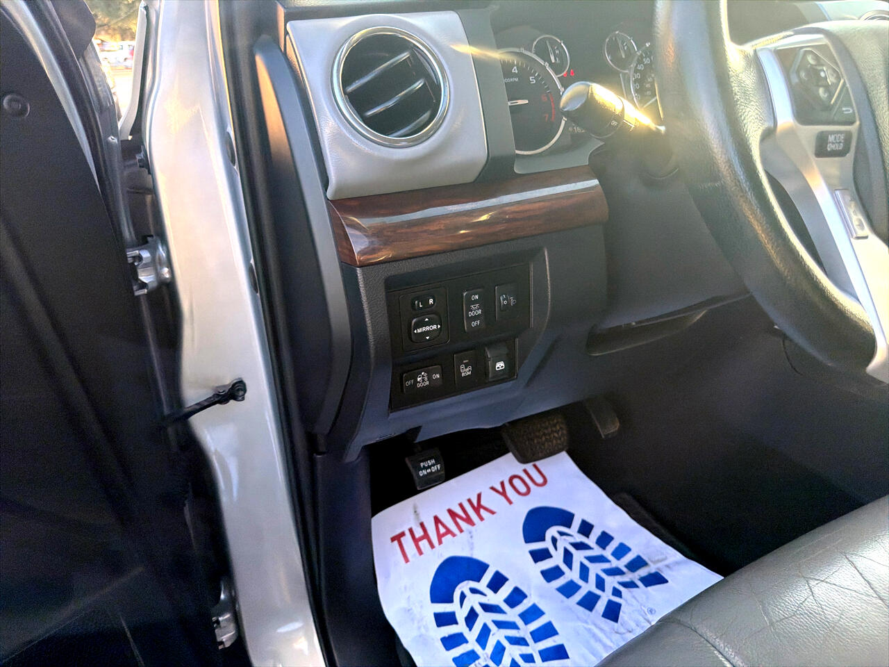 Toyota Tundra Limited 5.7L FFV CrewMax 4WD 2017