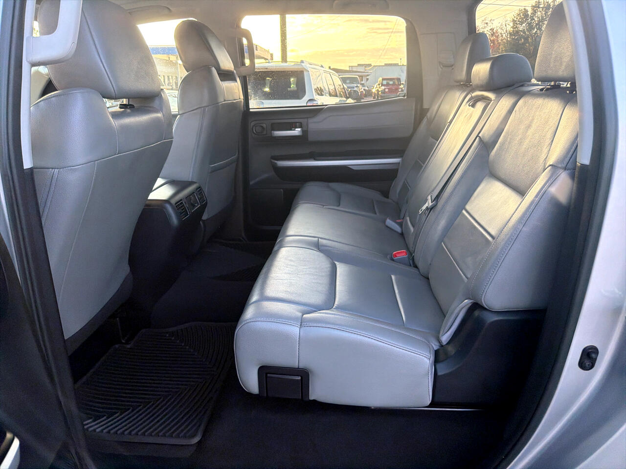 Toyota Tundra Limited 5.7L FFV CrewMax 4WD 2017