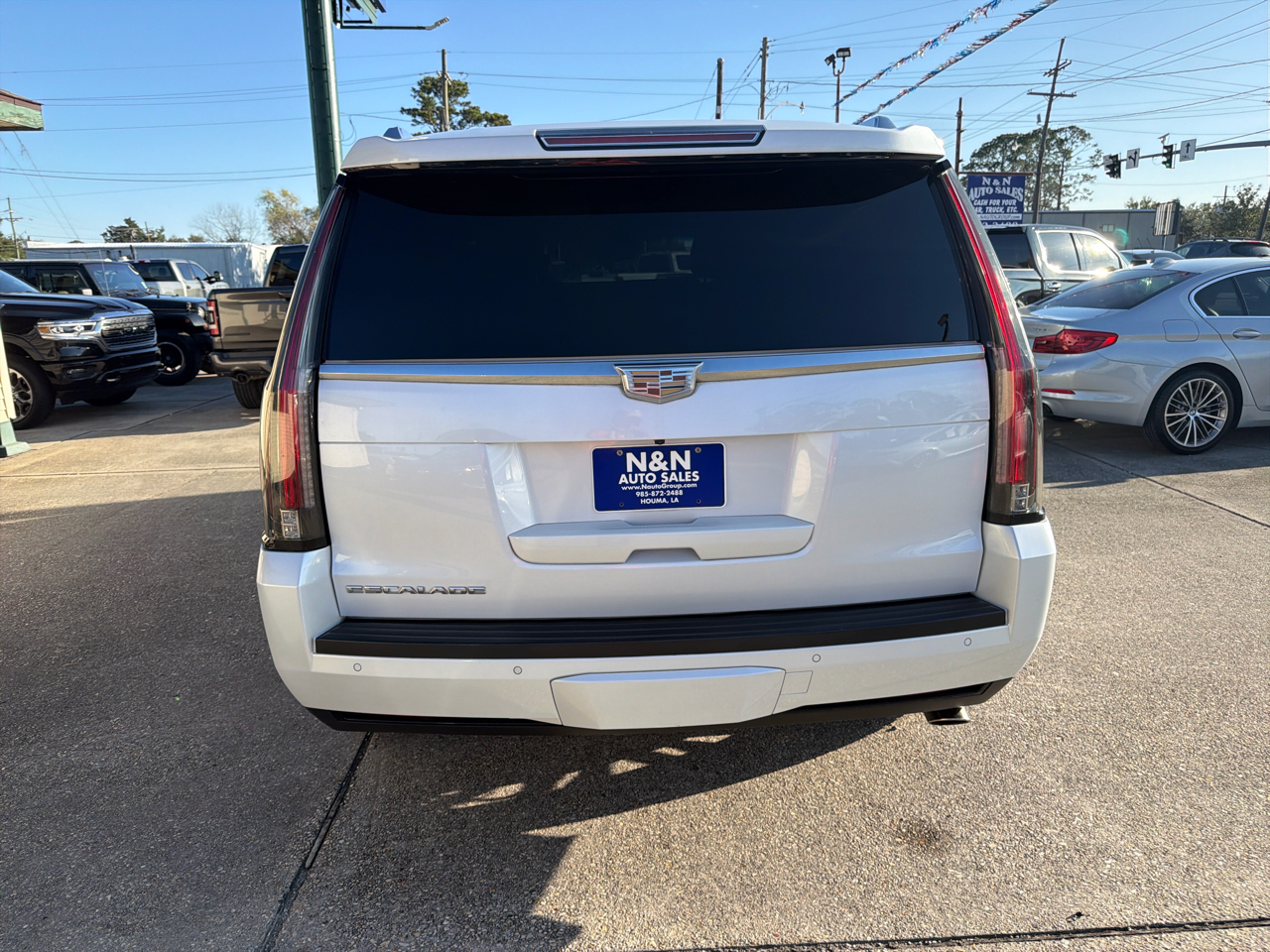 Cadillac Escalade Luxury 2WD 2016