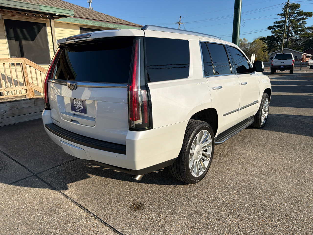 Cadillac Escalade Luxury 2WD 2016