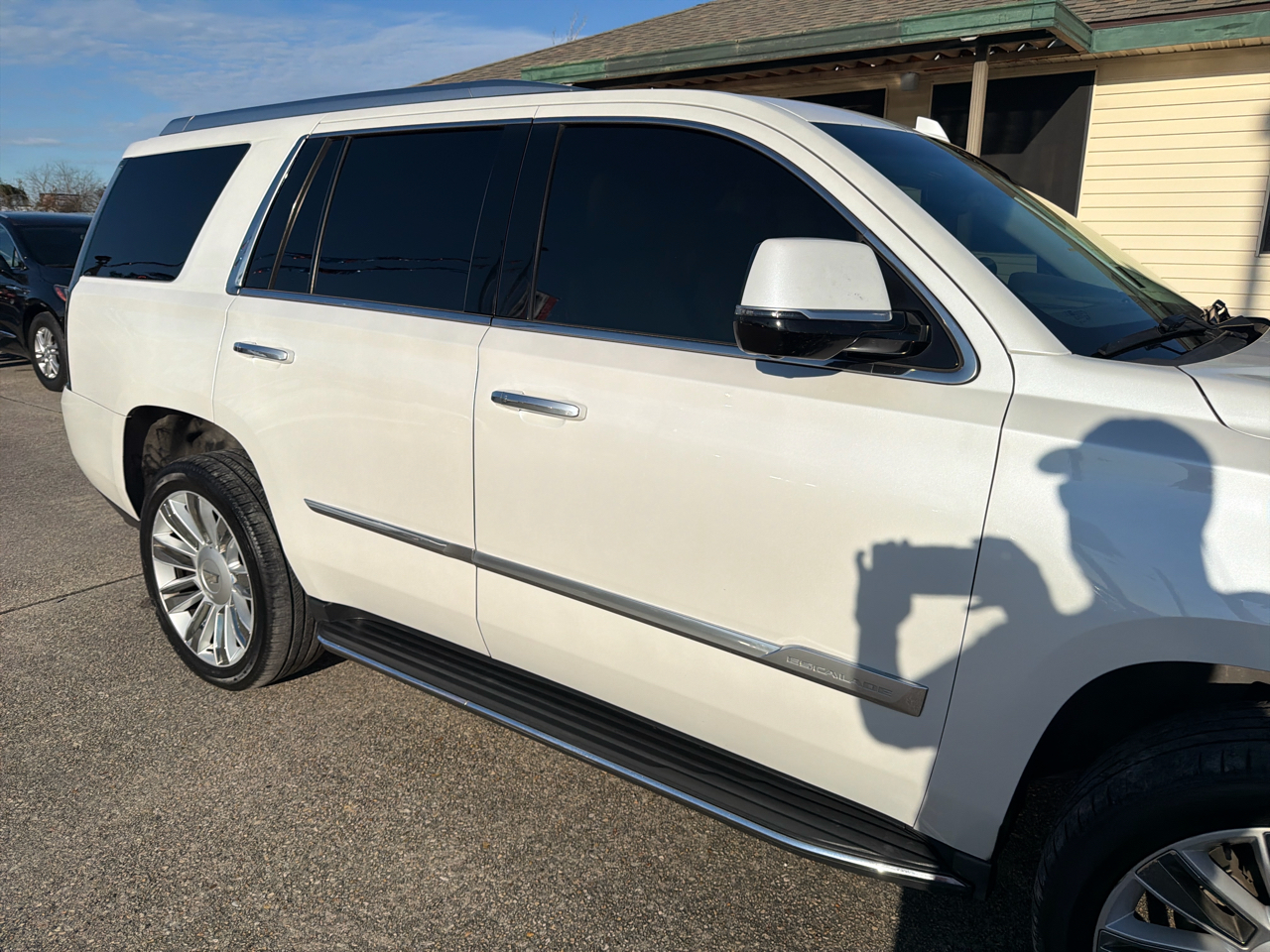 Cadillac Escalade Luxury 2WD 2016