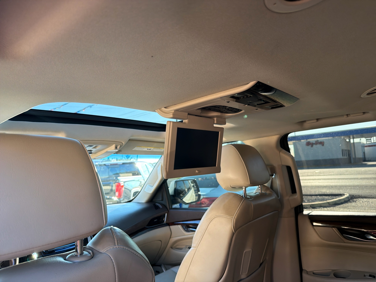 Cadillac Escalade Luxury 2WD 2016