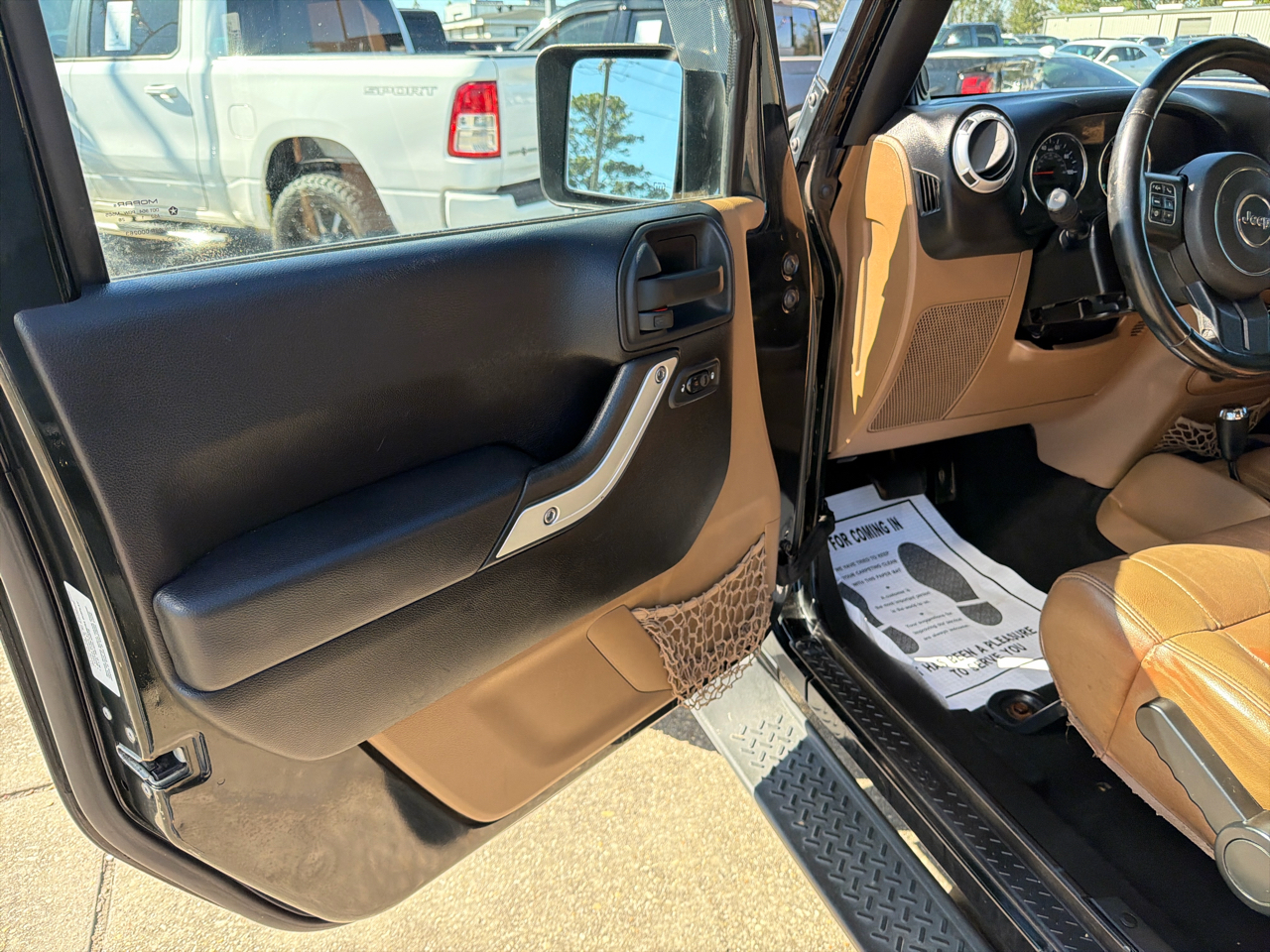 Jeep Wrangler Unlimited Sahara 4WD 2012