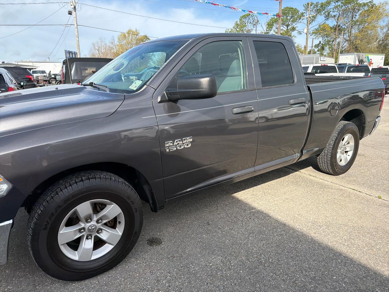 RAM 1500 Tradesman 4x2 Quad Cab 6'4" Box 2017
