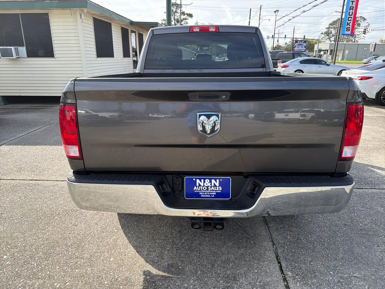 RAM 1500 Tradesman 4x2 Quad Cab 6'4" Box 2017