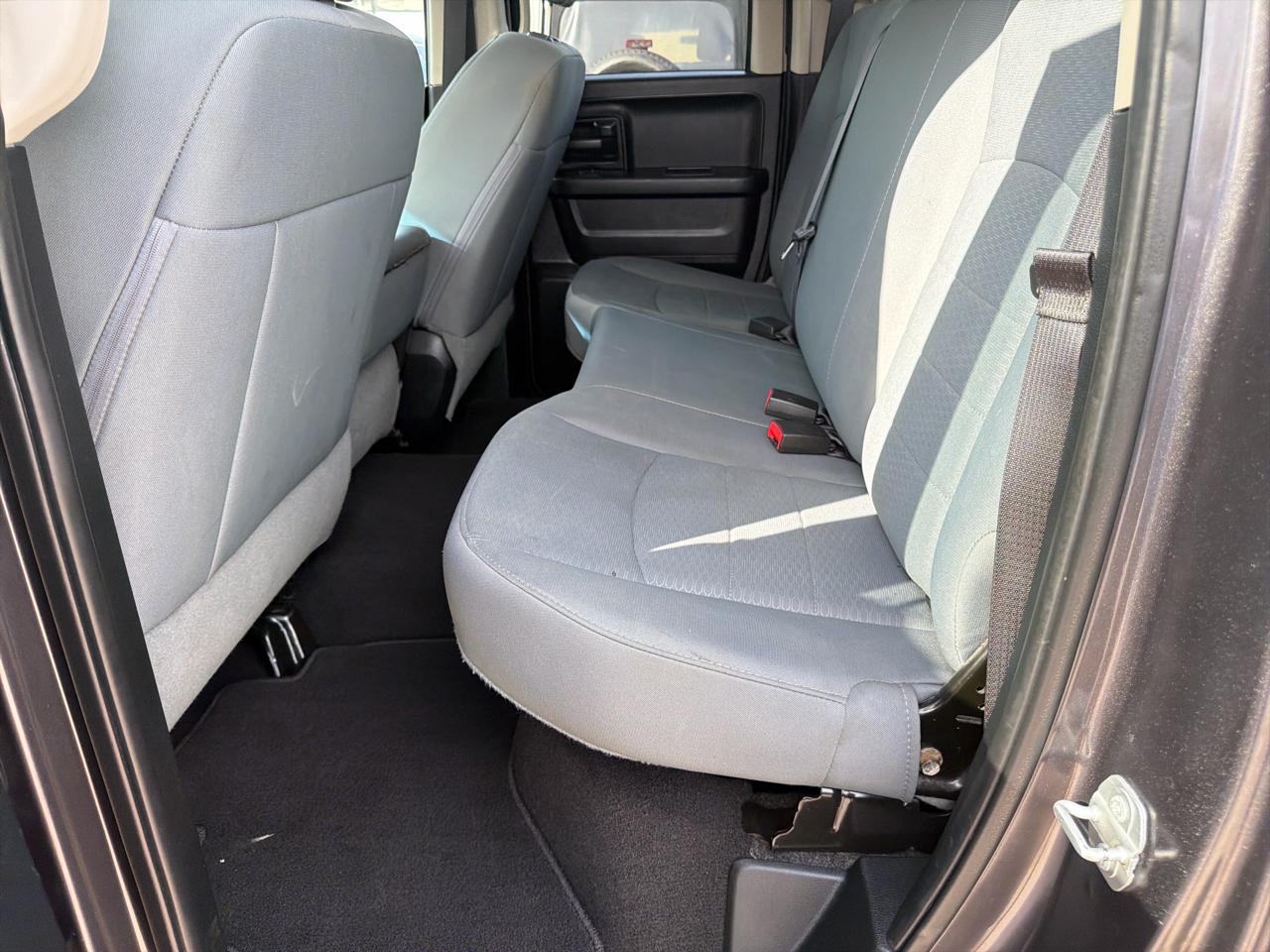 RAM 1500 Tradesman 4x2 Quad Cab 6'4" Box 2017