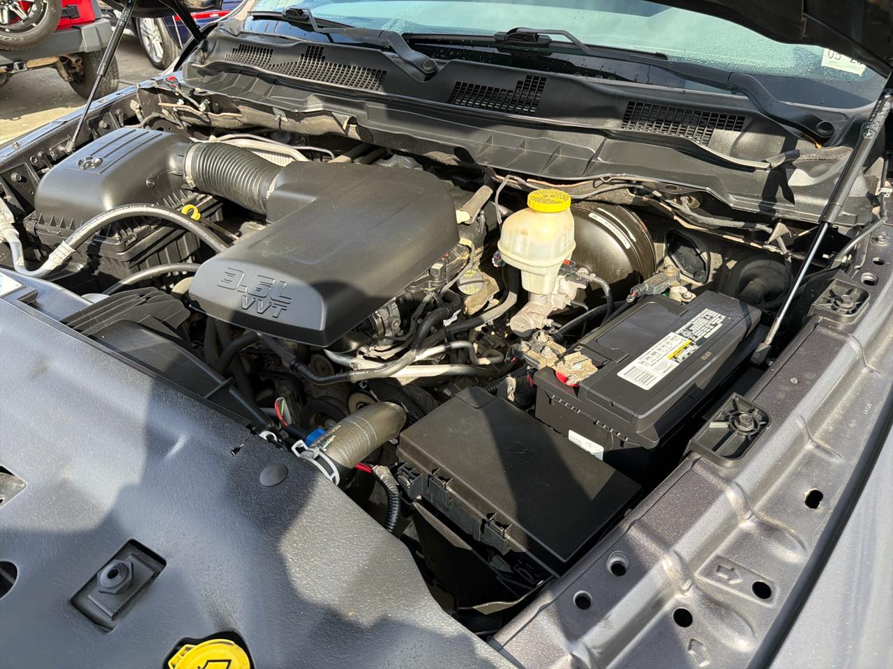 RAM 1500 Tradesman 4x2 Quad Cab 6'4" Box 2017