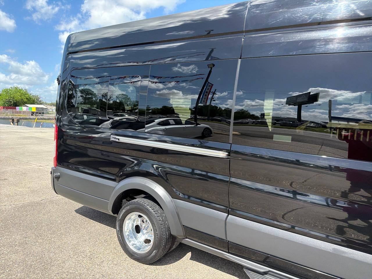 Ford Transit 350 Wagon HD High Roof XL Sliding Pass. 148 WB EL 2018