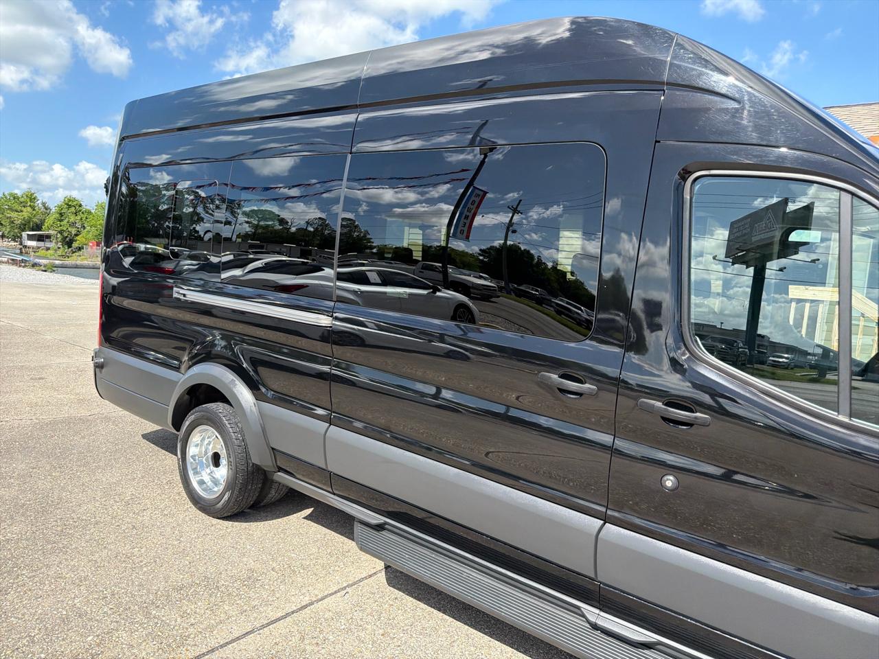 Ford Transit 350 Wagon HD High Roof XL Sliding Pass. 148 WB EL 2018