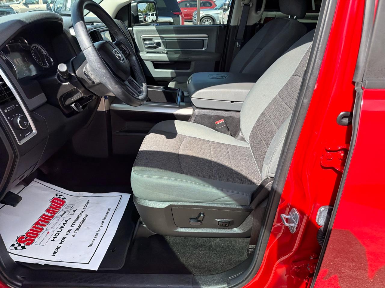 RAM 1500 2WD Crew Cab 140.5" Big Horn 2015