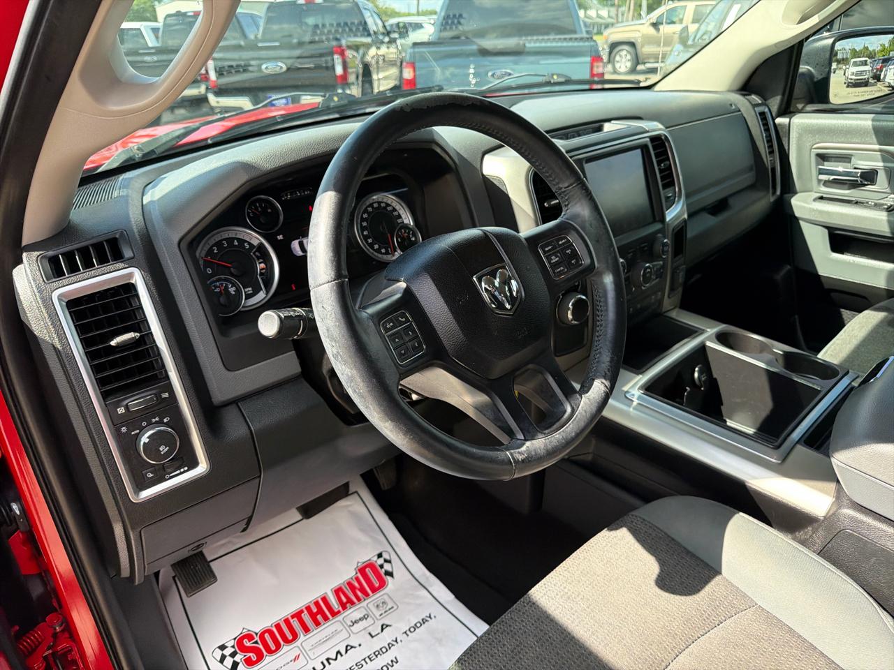 RAM 1500 2WD Crew Cab 140.5" Big Horn 2015