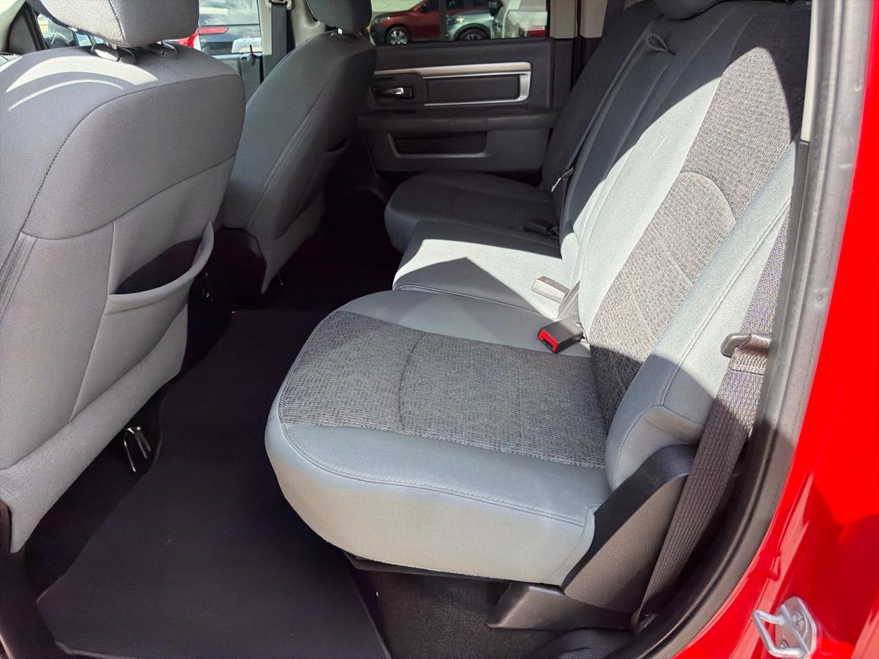 RAM 1500 2WD Crew Cab 140.5" Big Horn 2015