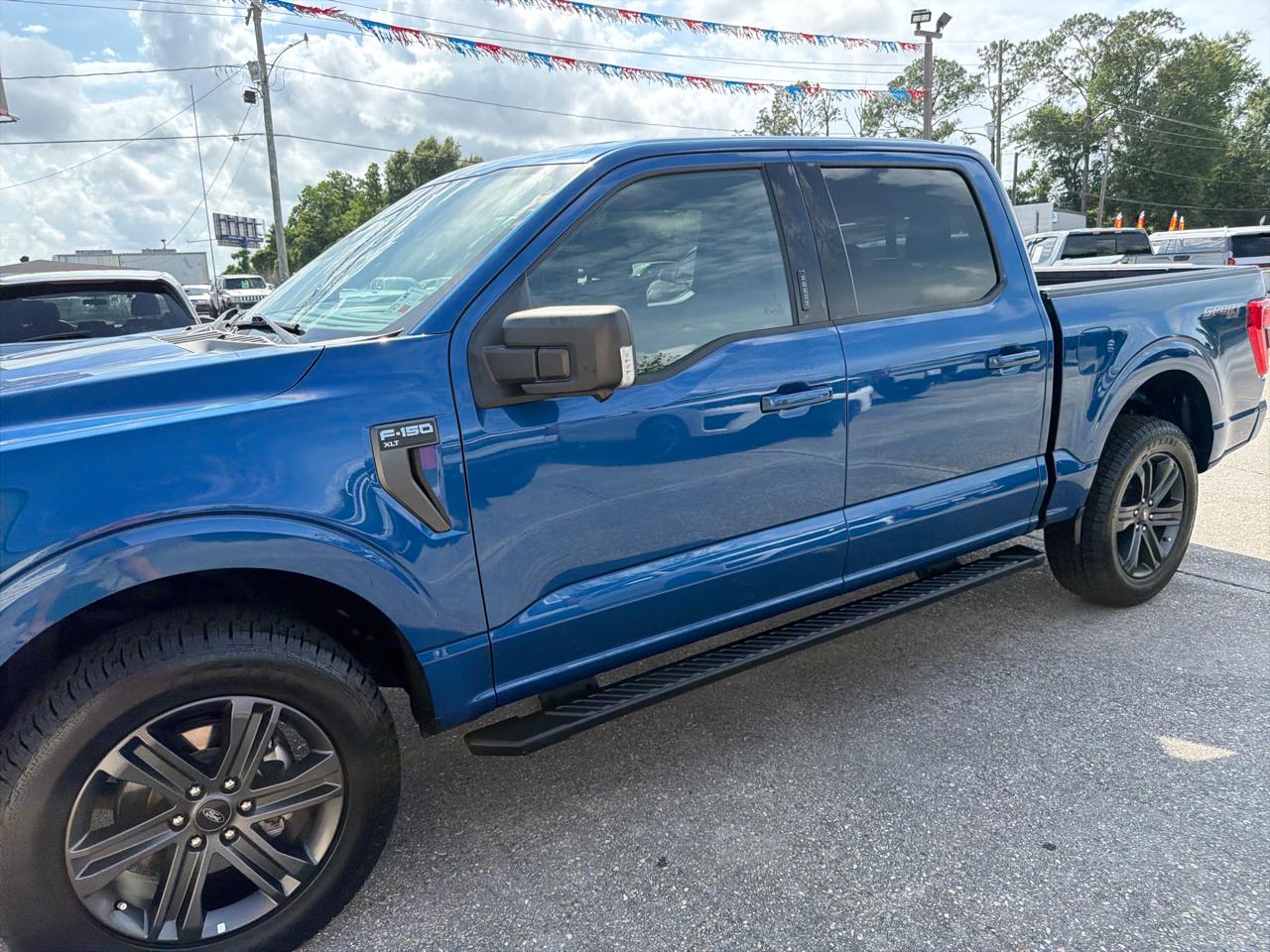 Ford F-150 XLT SuperCrew Short Bed 4WD 2023