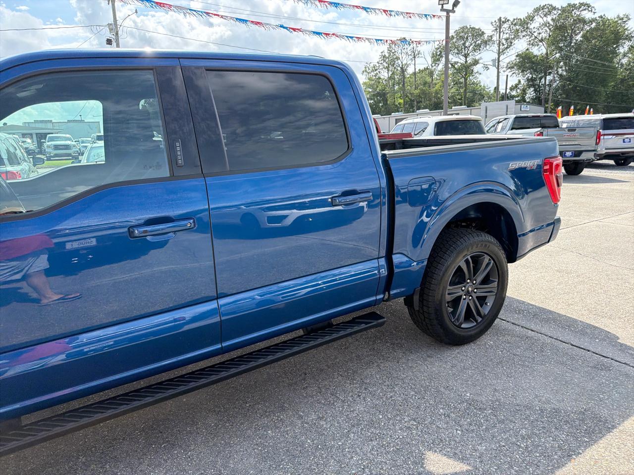 Ford F-150 XLT SuperCrew Short Bed 4WD 2023