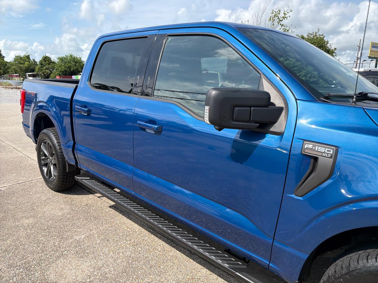 Ford F-150 XLT SuperCrew Short Bed 4WD 2023