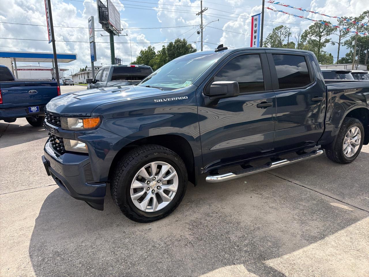 Chevrolet Silverado 1500 Custom Crew Cab 4WD SWB 2021